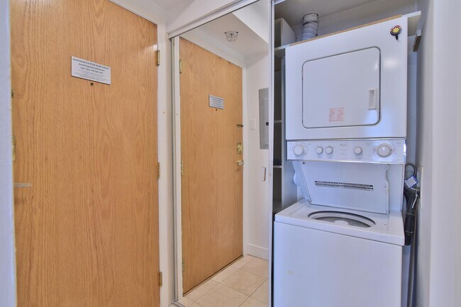 Photo - 939 Homer St