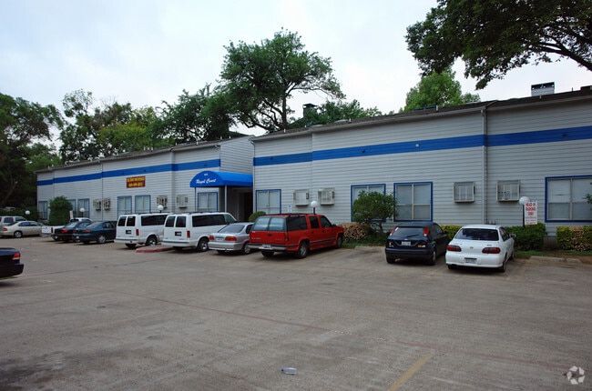 Photo - Royal Court Apartments