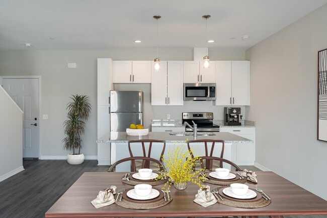 Whitney Place Comedor y cocina - Whitney Place Townhomes