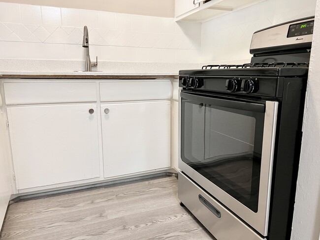 Photo - Court At Oak Forest