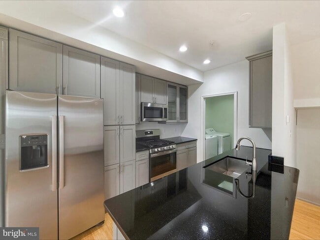 Photo - 2322 Shannon Pl SE