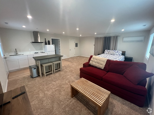 Building Photo - 1524 Mira Mar Ave Rental