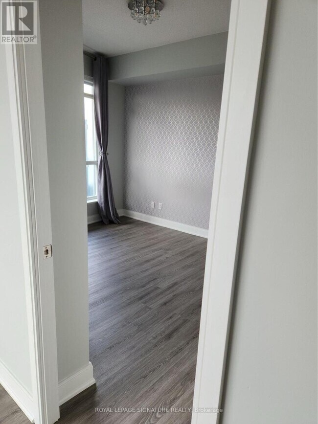 Photo - 135 Village Green Square Unit 623