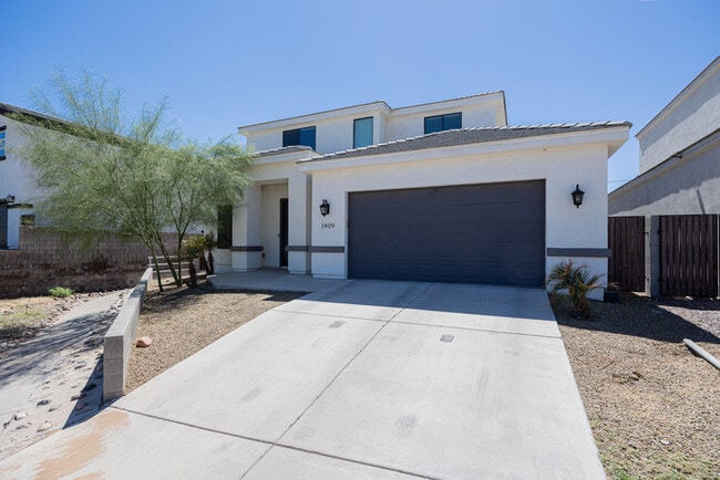Building Photo - 1409 E Shangri La Rd Rental