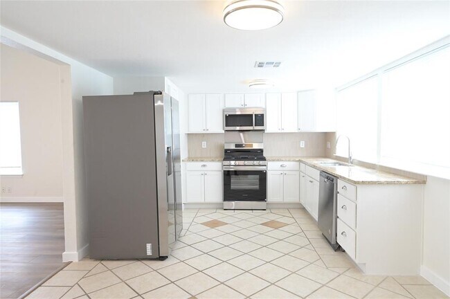 Photo - 7403 Ferndale Cir