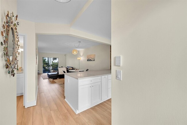 Photo - 2731 NE 14th Street Causeway Unidad 421