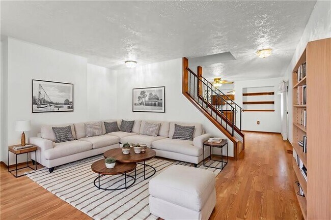 Photo - 4914 Cypress St