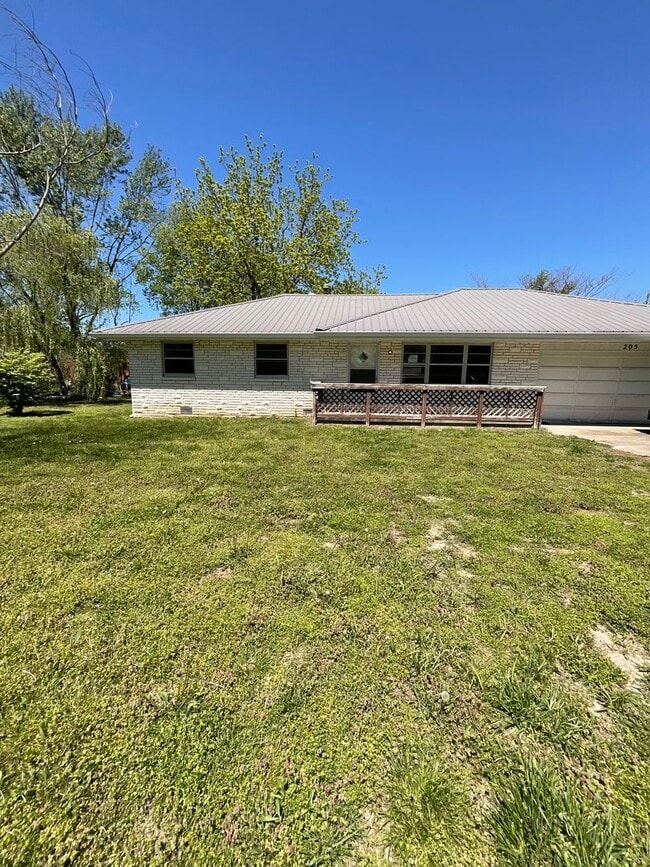 Building Photo - 3 bedroom 2 bathroom house for rent