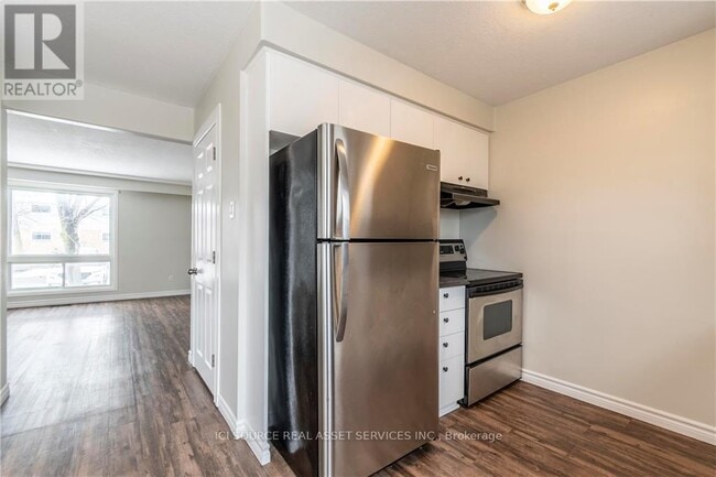 Photo - 205 Carlyle Dr