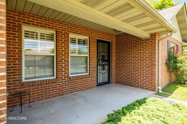 Photo - 170 Manchester Dr