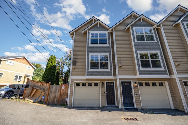 Photo - 4848 Railroad Ave NE