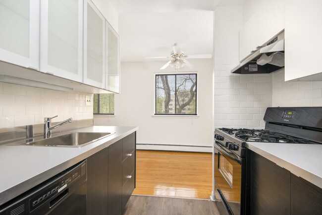 Photo - 455 W. Wellington