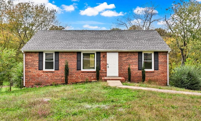 Building Photo - 3 Bedroom and 2 Bathroom with Finished Bas...