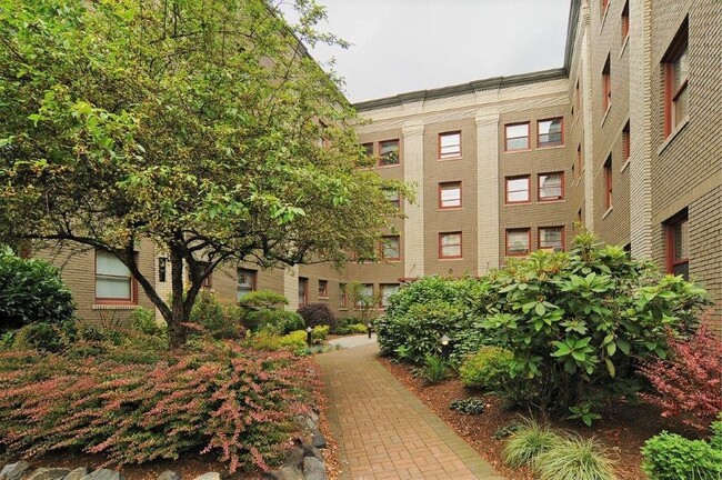 Oxford Crest Apartments