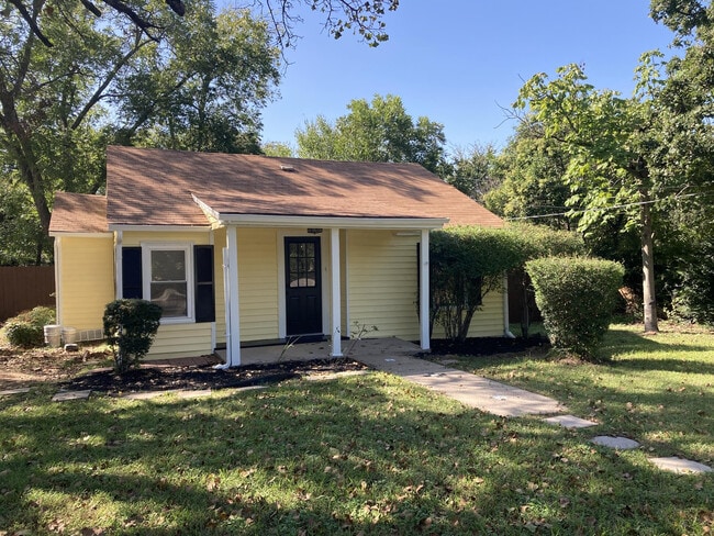 Building Photo - 1009 E Sherman Dr Rental