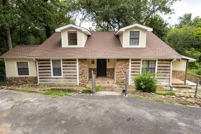 Building Photo - 3259 Ozark Cir