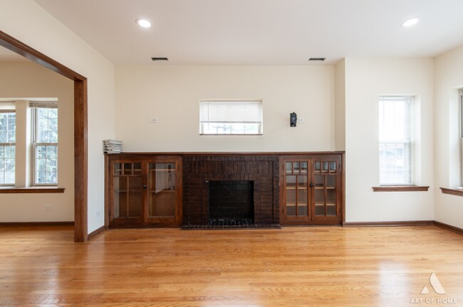 3301 N Kilbourn Ave Unit 1