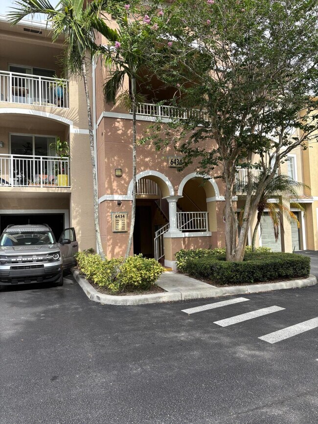 Building Photo - 6434 Emerald Dunes Dr Unit 303 Rental
