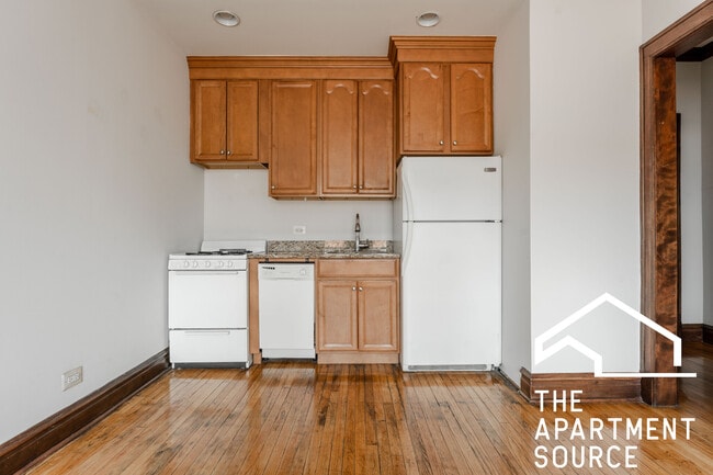 Photo - 4755 N Sawyer Ave Unidad 2G