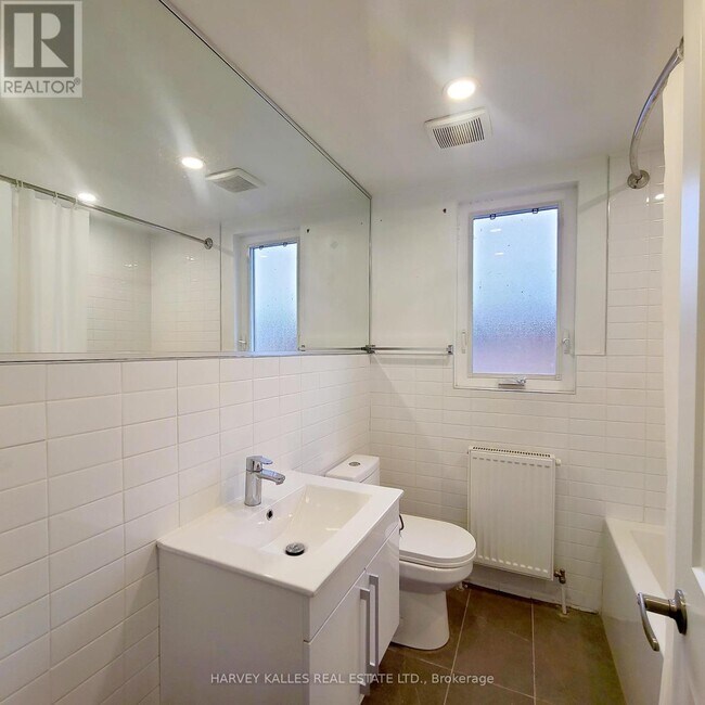 Photo - 521 Browns Line Unité 6