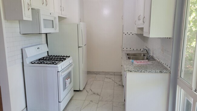 Photo - 633 N Sweetzer Ave Unit 5