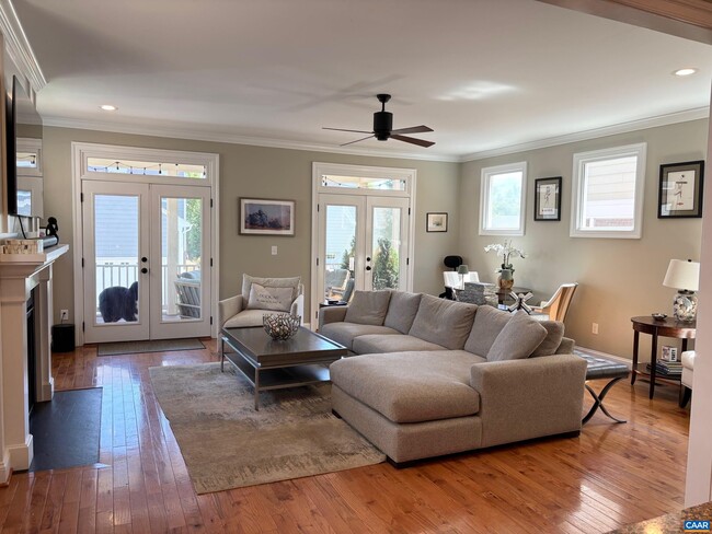 Photo - 270 Claremont Lane