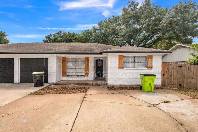 Photo - 2107 Lamar Dr