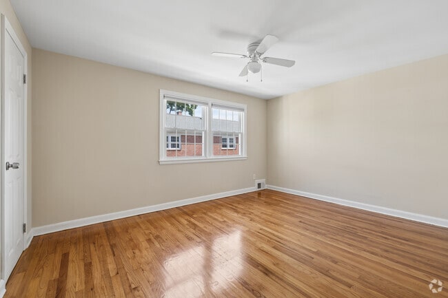 1BR, 1BA - 1,000SF - Primary Bedroom