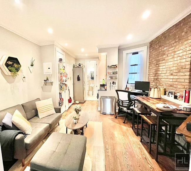 Photo - E 23RD ST. Unidad 11