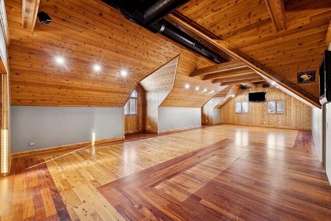 Photo - 16W125 89th Pl