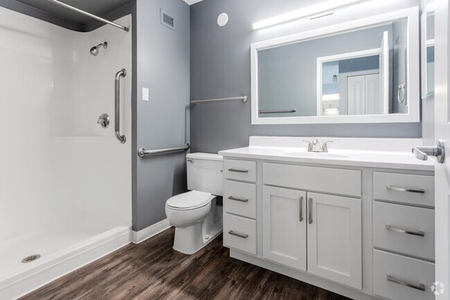 2BR, 1BA - 900SF - Bathroom