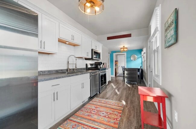 Photo - 1571 Charles St