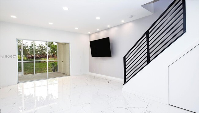 Photo - 16697 Hemingway Dr