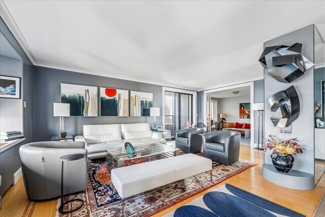 Building Photo - 65 E India Row Unit 26F