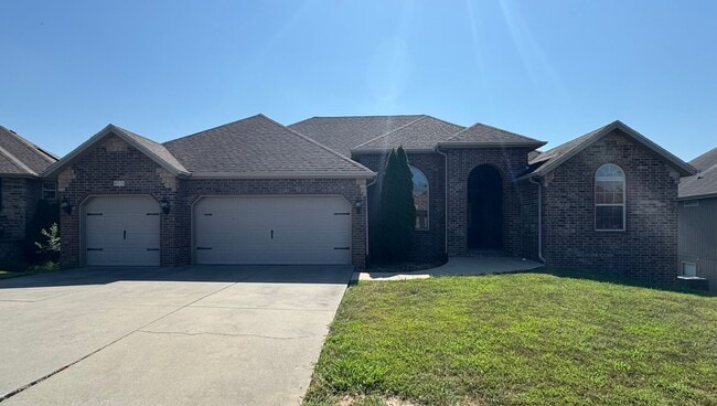 Building Photo - 5 Bedroom | 3 Bathroom | 3 Car Garage | Wa... Rental