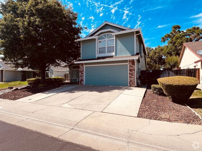 Building Photo - Spacious and Sparkling with New Paint 3 be... Rental