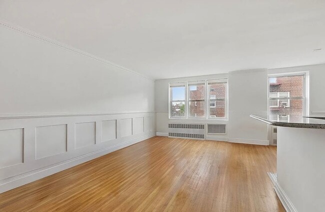 Photo - 400 E 17th St