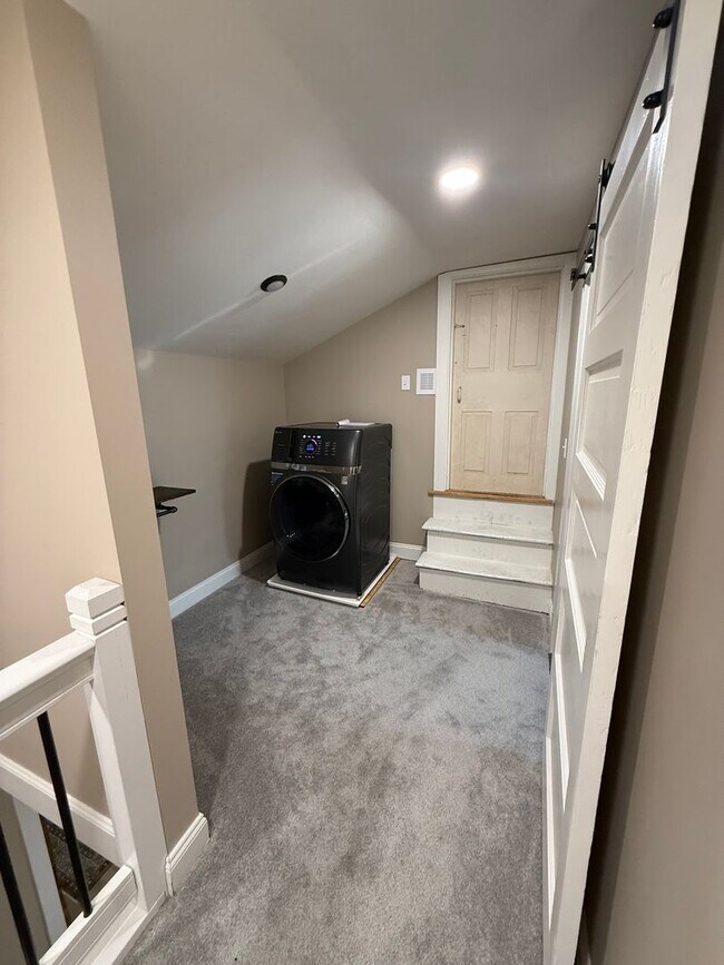 Photo - Available Newly Renovated 2 Bedroom and 1.5 Bath in Manlius Unidad 217- Apt E