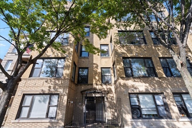 Building Photo - 1152 N Kedzie Ave Unit 402