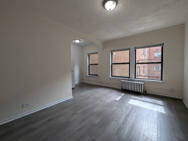 Photo - 5451 N Kenmore Ave Apartments Unit #5417-305