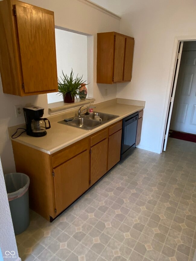 Photo - 5251 Bluff View Dr