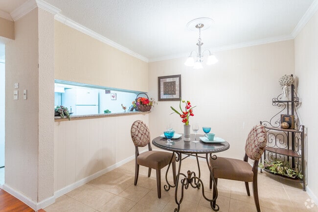 Dining Area - The Falls of Beechnut