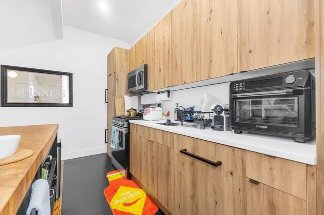 308 Graham Ave