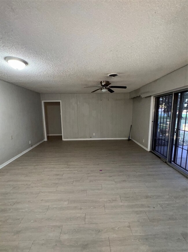 Photo - 5717 Woodrow St