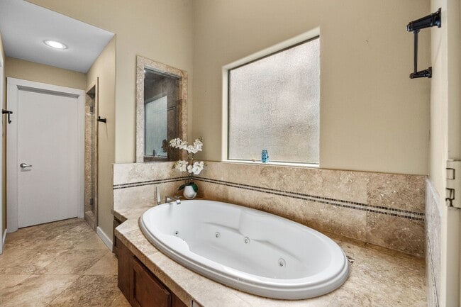 Building Photo - 510 Jackson Hill St