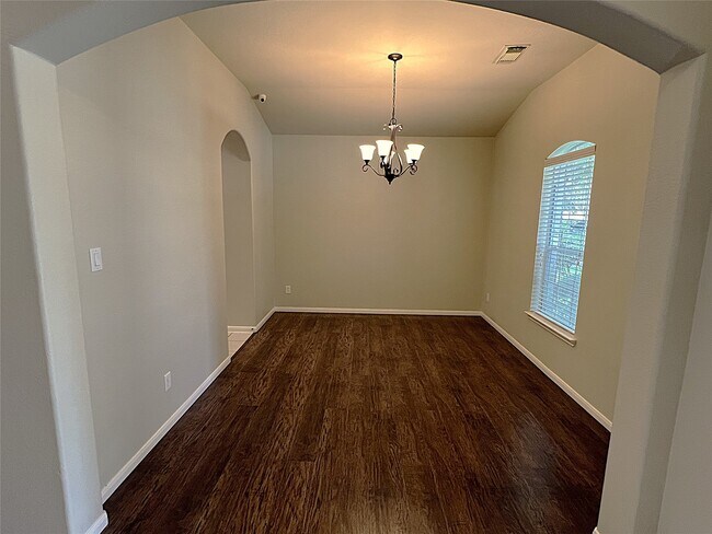 Photo - 7031 Windy Run Ct