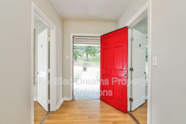 Photo - 1652 N Cherry St House