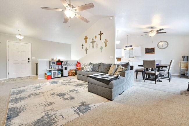 Photo - Stunning 3 Bedroom House in Fountain