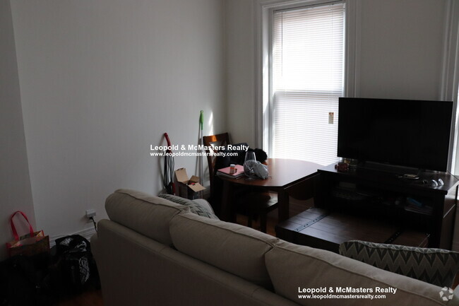 Building Photo - 254 Newbury St Unit 3 Rental