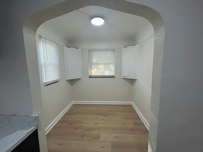 Photo - 9585 Terry St